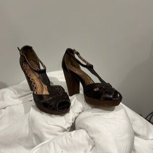Seychelles strappy sandals